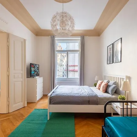 Grand Deluxe Vip Apartment Prague Exterior photo