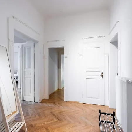 Grand Deluxe Vip Apartment Prague Exterior photo