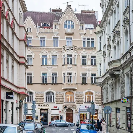 Grand Deluxe Vip Apartment Prague Exterior photo