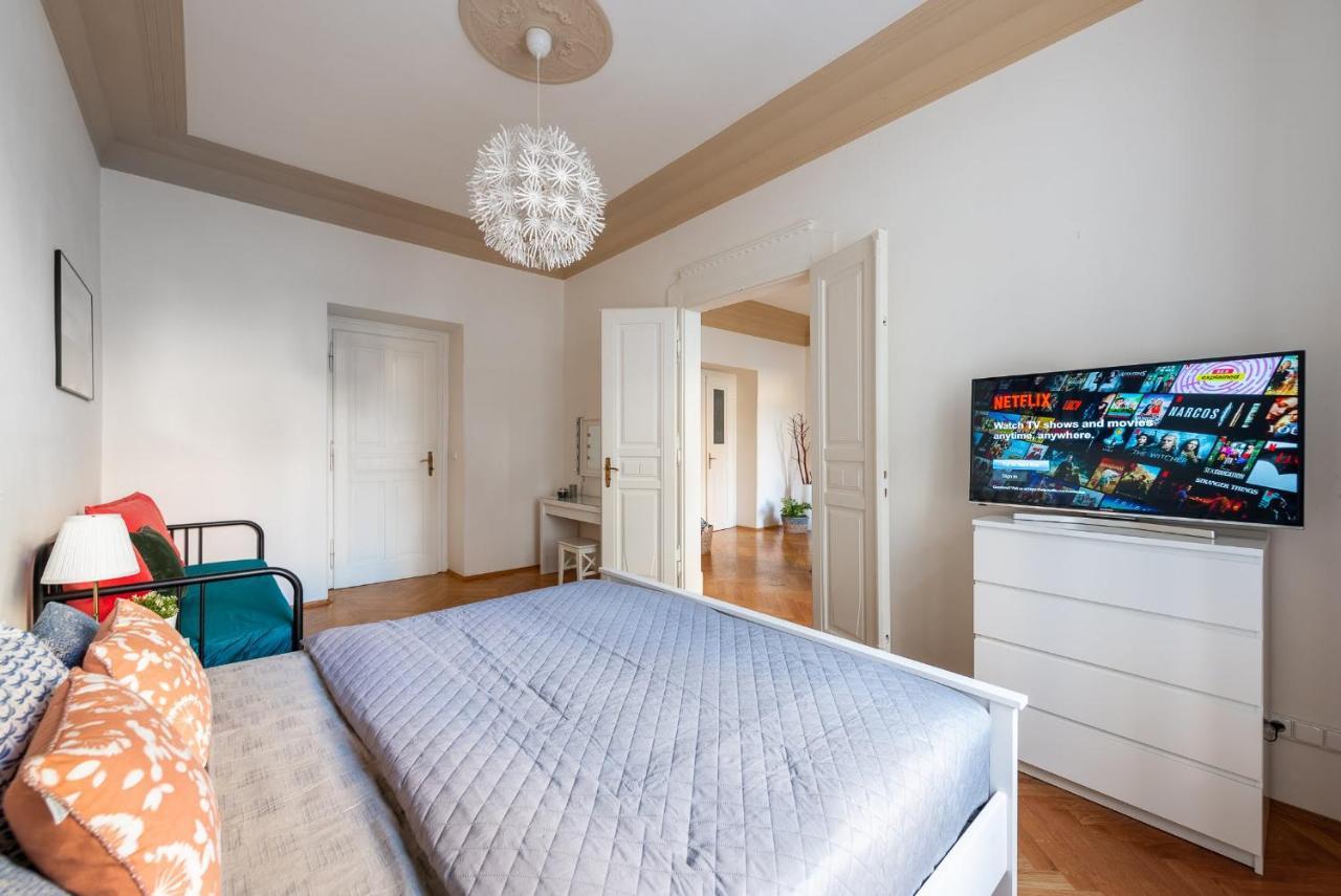 Апартаменти Grand Deluxe Vip *